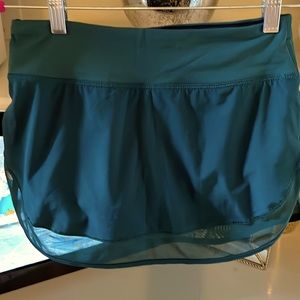 Lululemon hunter green skirt size 2 - great condition